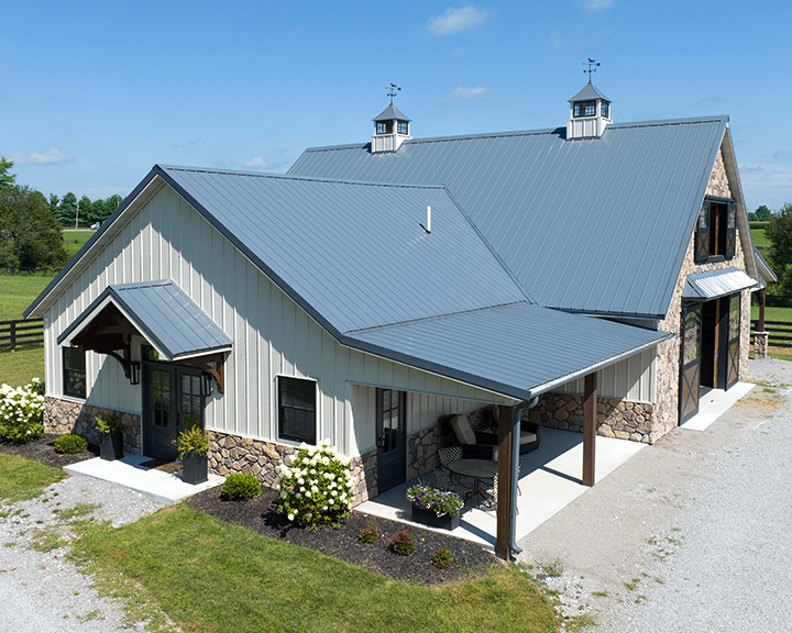 Exterior of White House Barn Built by Walters Buildings