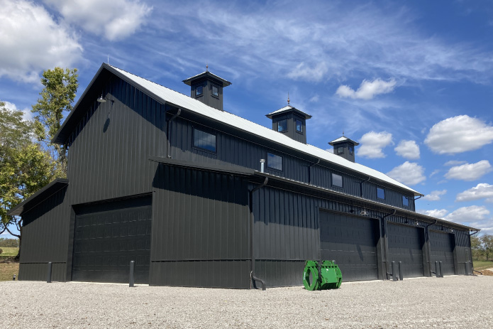 Custom Features of the Modern Monitor Barn