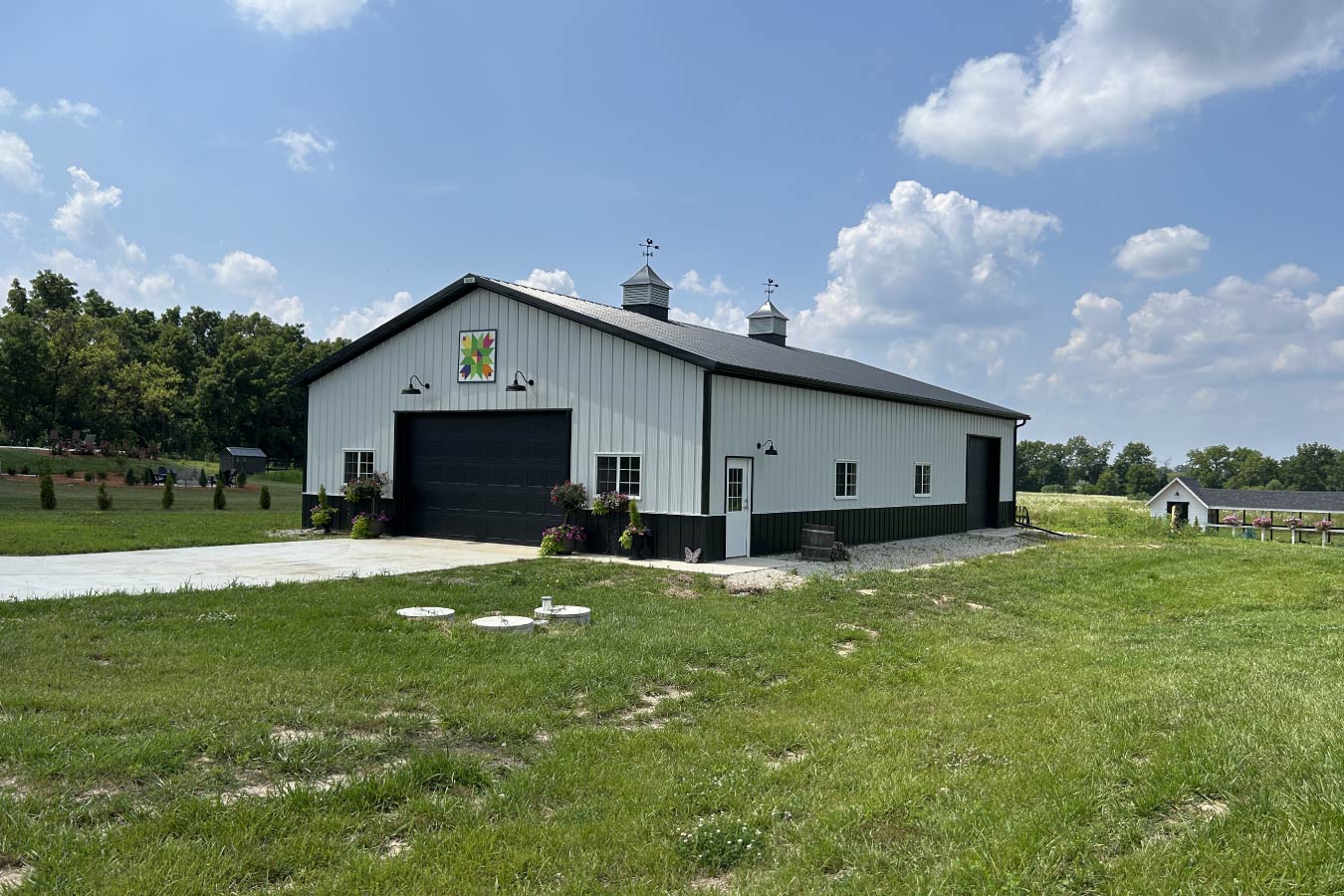 A clean right-angle perspective of the garage and its simple two-tone finish.